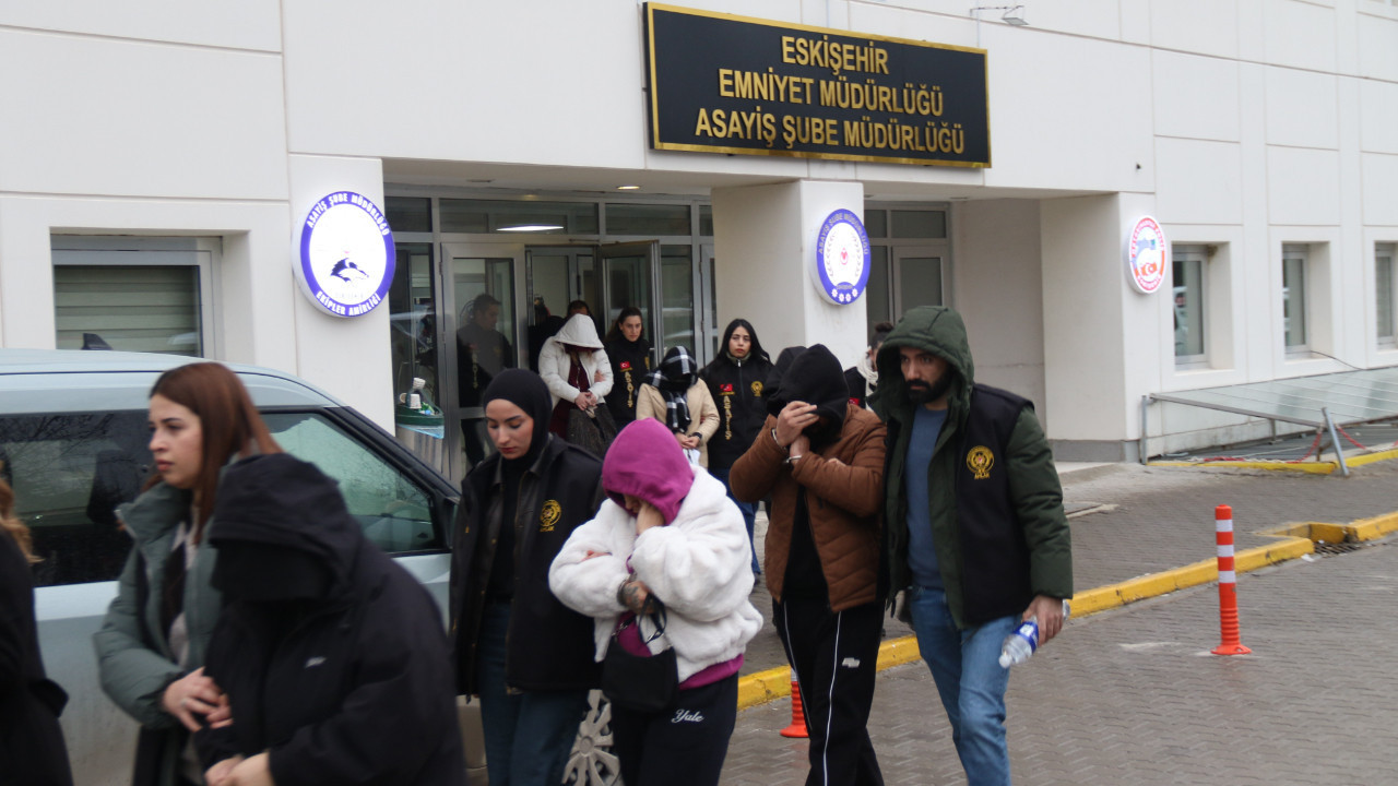 Kadınlar kurtarıldı, Tibet kaseleri ele geçirildi