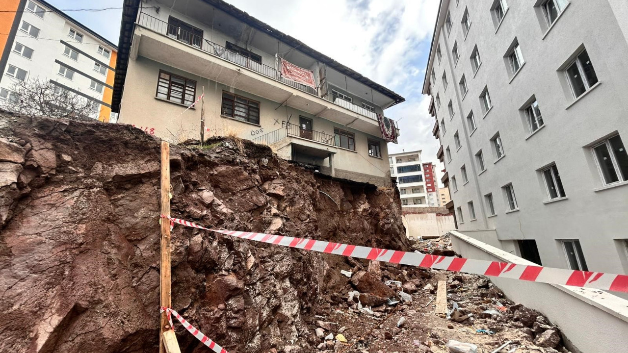 Kontrolsüz kazı binanın temelini sarstı