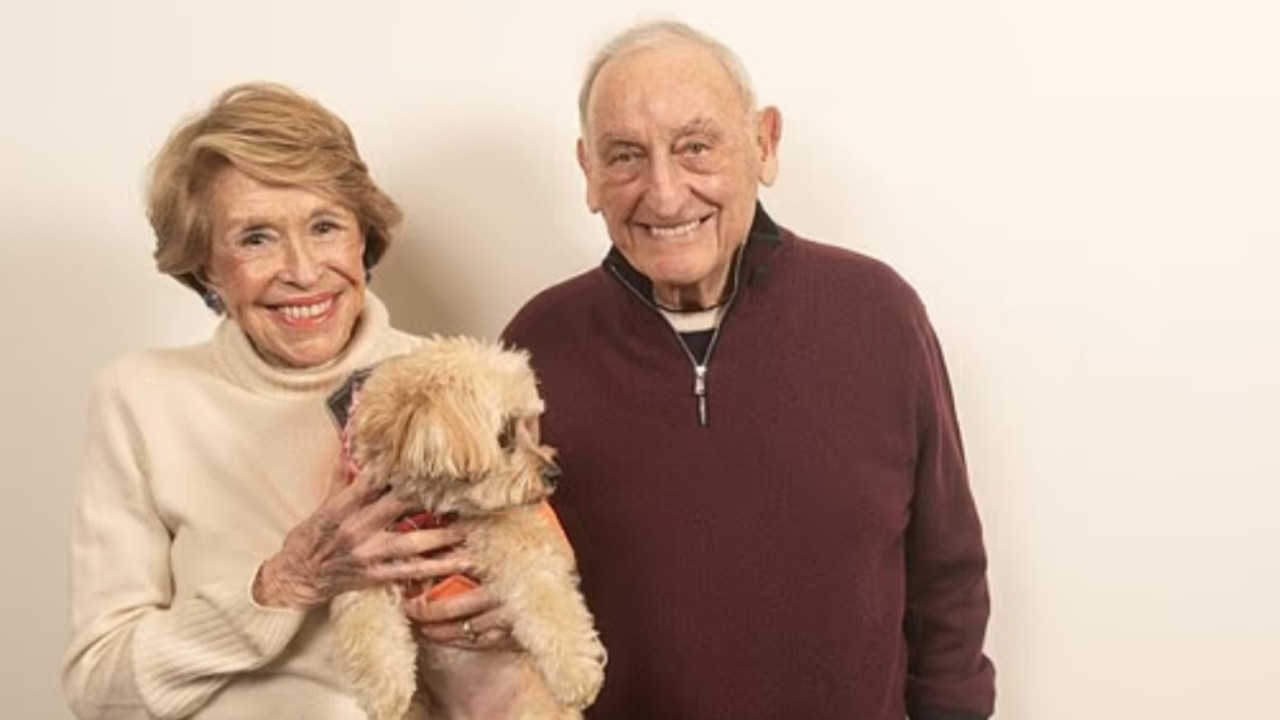 Milyarder çift, köpeklerini tedavi eden okula 120 milyon dolar bağışladı