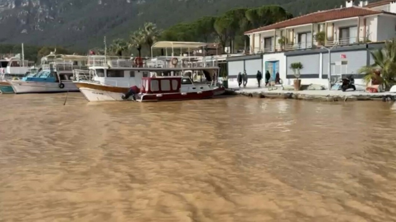 'Sakin şehir'de denizin rengi değişti