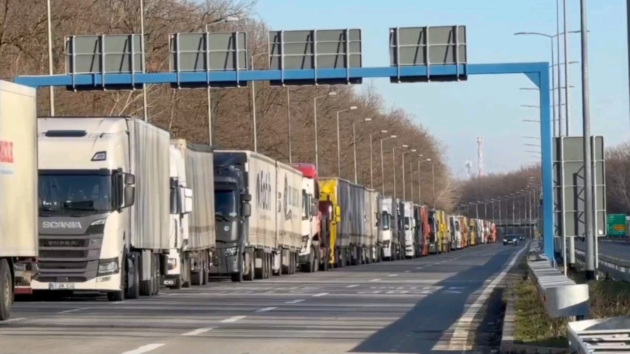 Schengen protestosu AB sınırlarını kilitledi, Türkler mahsur kaldı