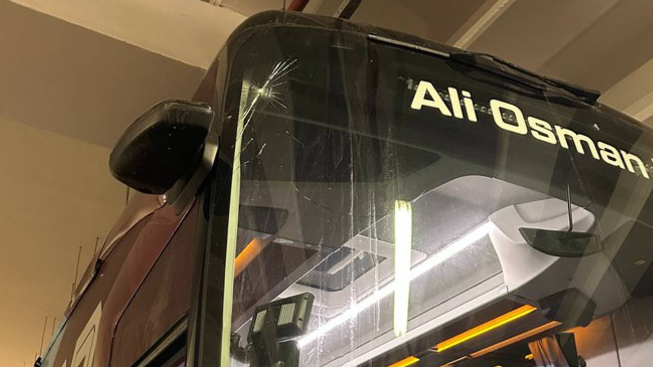 Trabzonspor otobüsüne Antalya'da taşlı saldırı