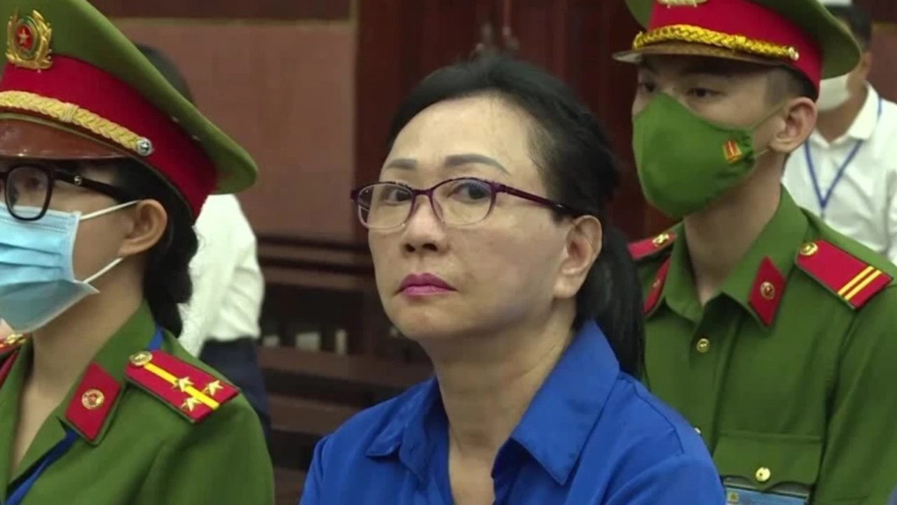 Ülkenin en büyük dolandırıcılık davası: Milyarder emlak patronunun her şeyi satılıyor