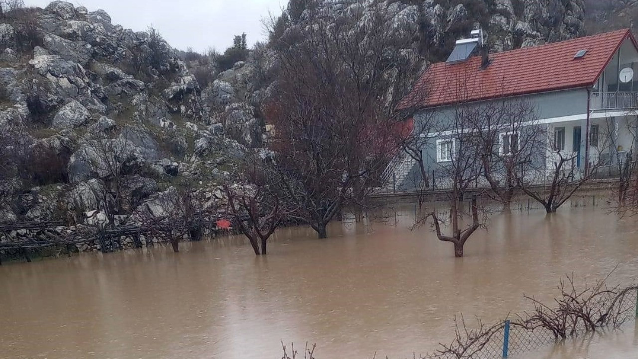 Yağış rekortmeni ilçede araziler su altında kaldı