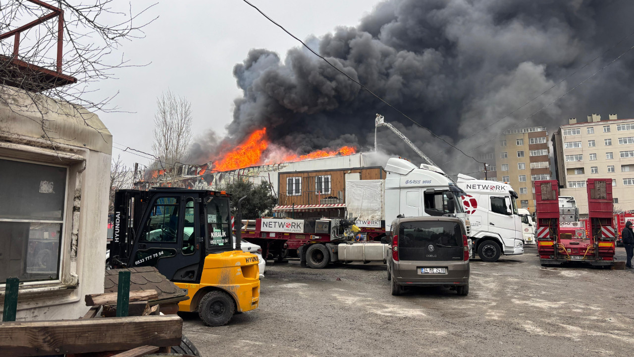 Ataşehir'de korkutan yangın