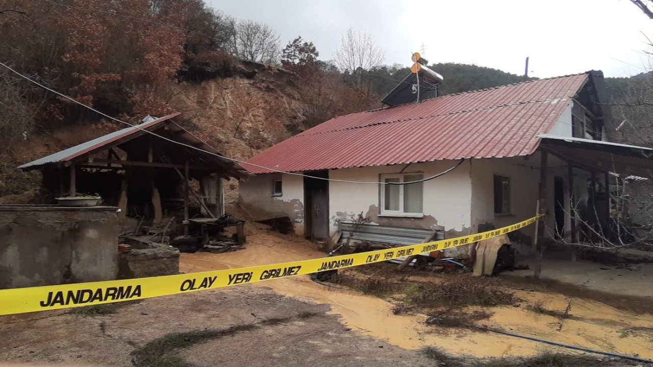 Bolu'da heyelan: 3 ev boşaltıldı