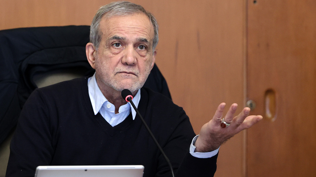 Pezeşkiyan yönetimi sert sözlerle eleştirdi