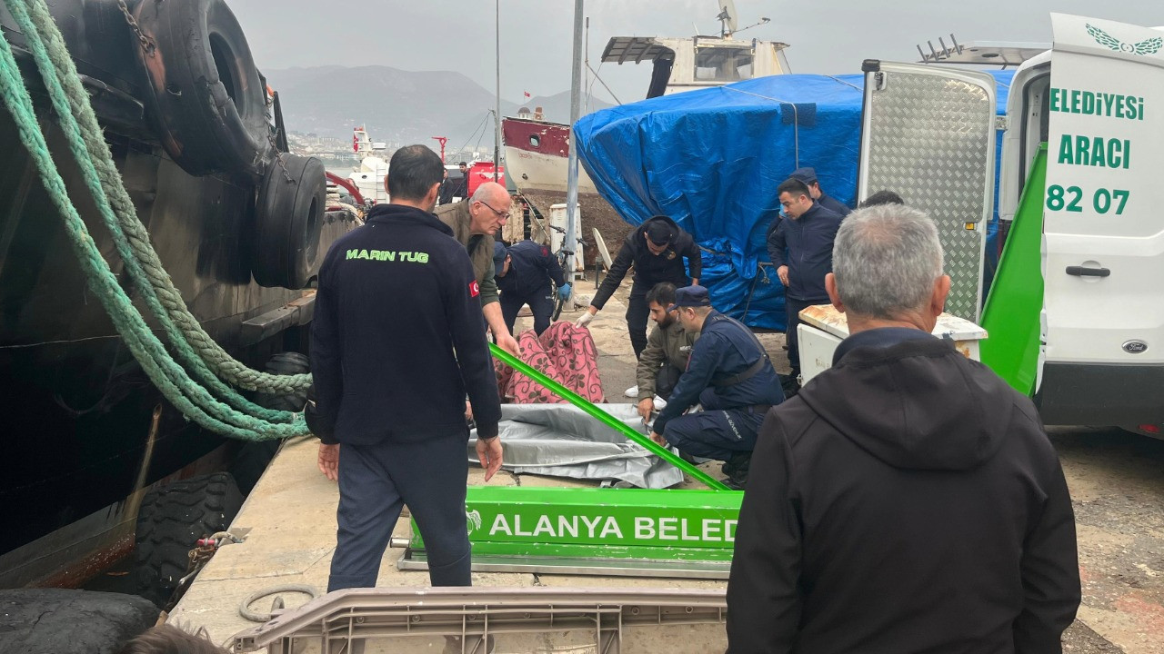 Alanya'da denizde erkek cesedi bulundu