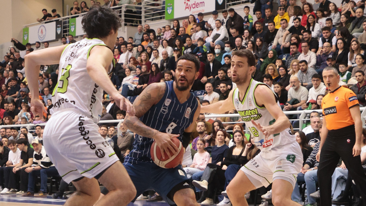Anadolu Efes'e bir darbe de Merkezefendi'den: 87-80