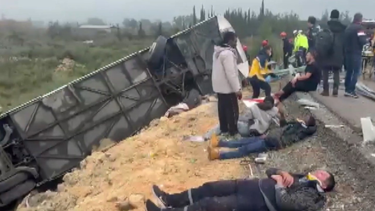 Antalya'da feci kaza: 5 ölü, çok sayıda yaralı var