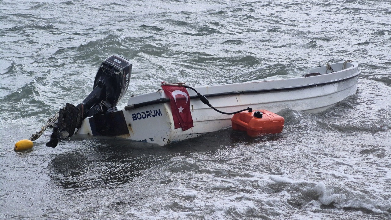 Bodrum'da panik anları: Kıyıya sürüklendiler