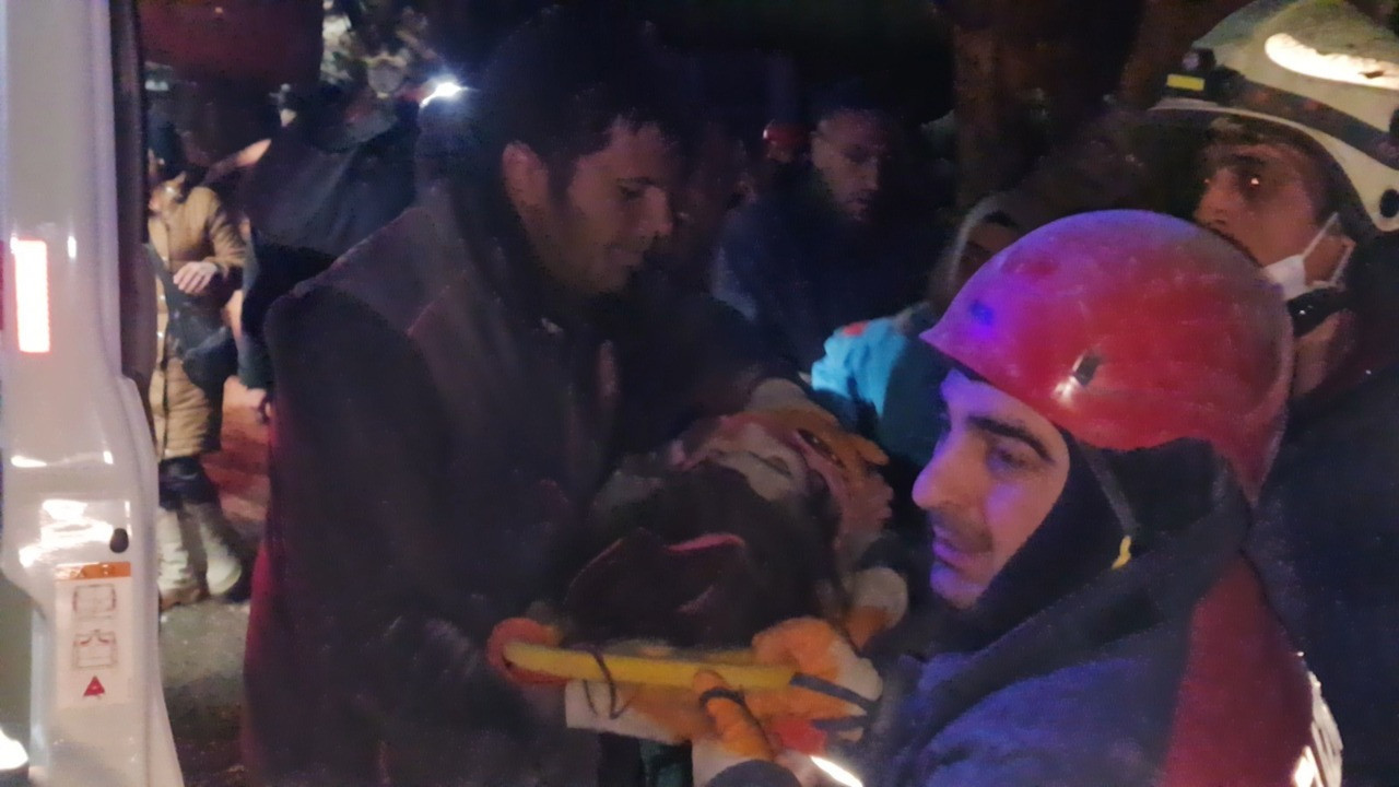 Kedi sesi sandı, kız çocuğu çıktı: Cımbızla kazdık