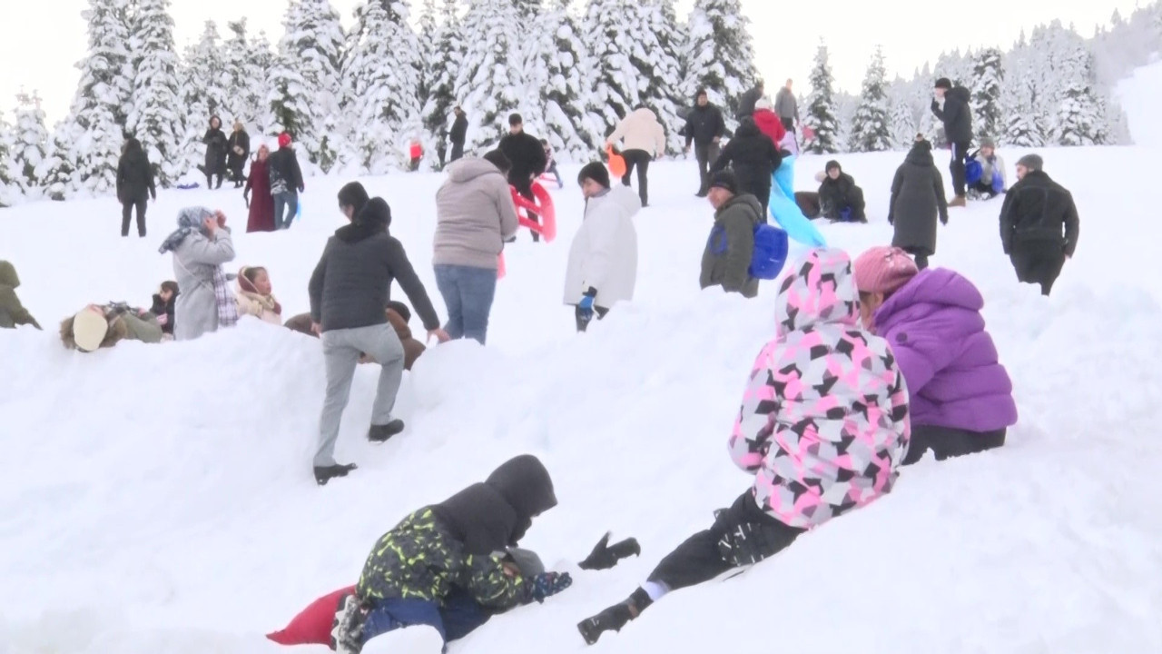Sömestr tatilinin son gününde Uludağ'da yoğunluk azalmadı