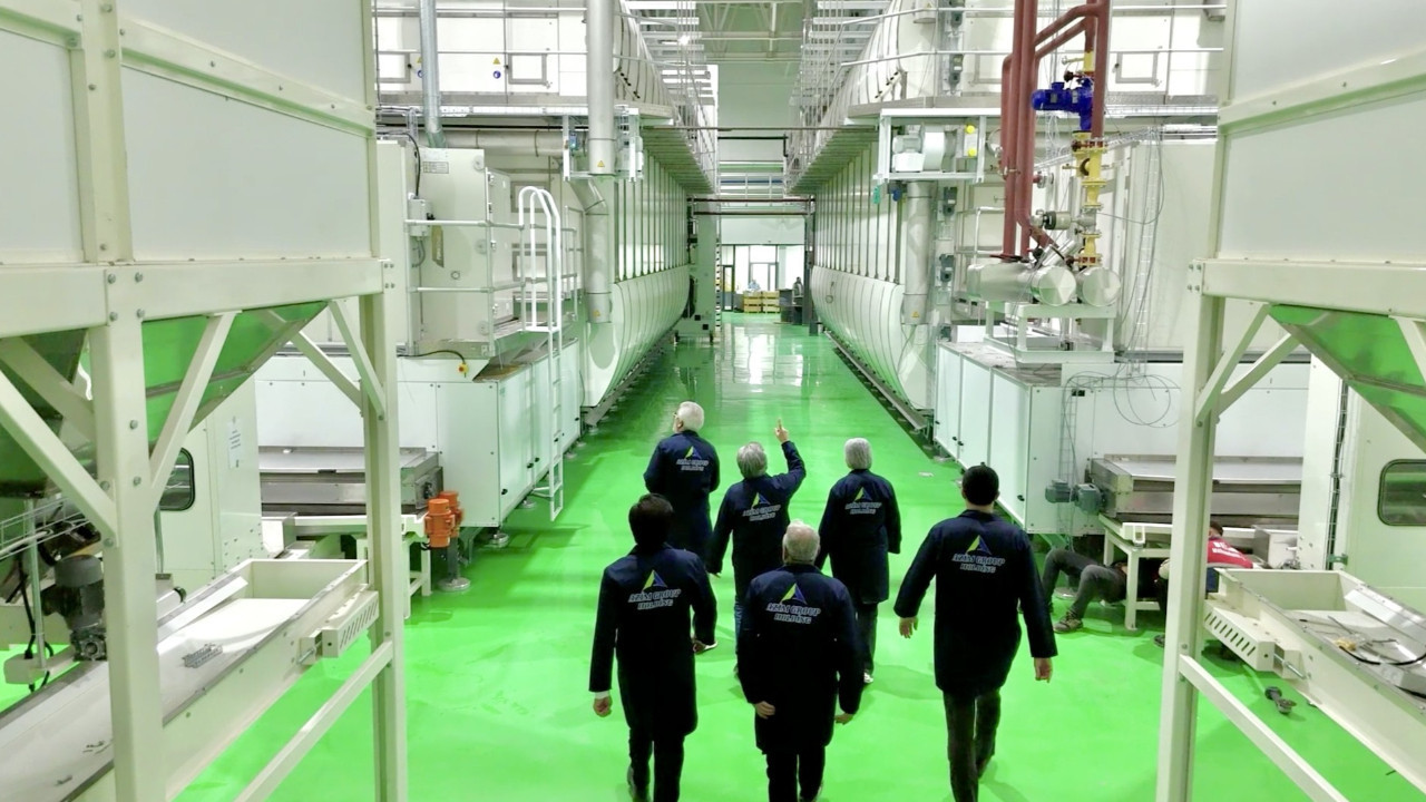 Akhan Un'un halka arzına yoğun ilgi