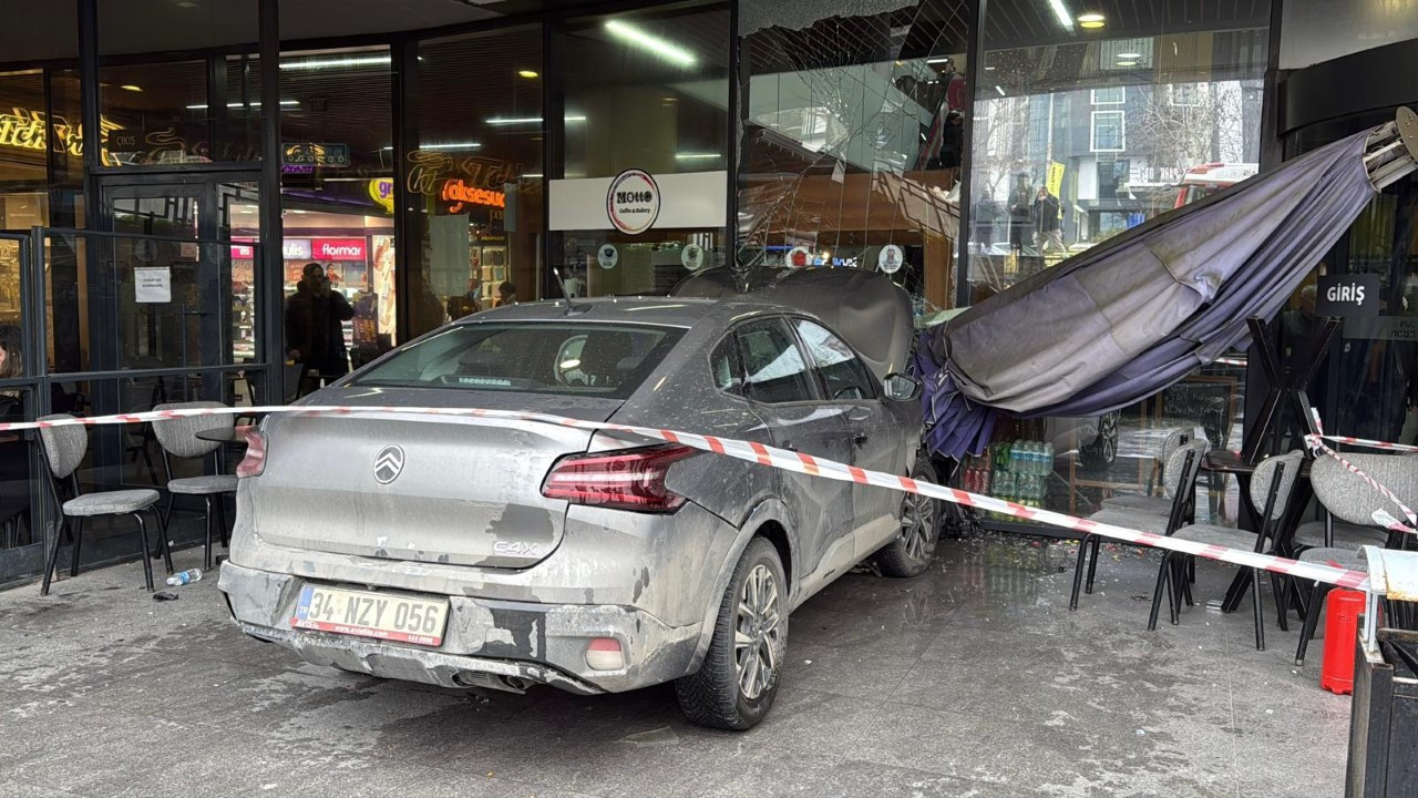 Aracıyla AVM’ye girdi