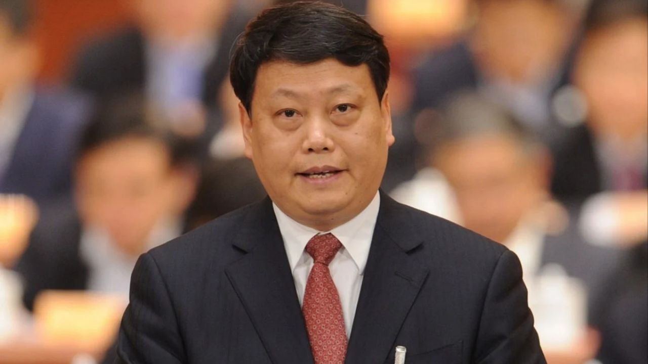 Eski adalet bakanına ''yolsuzluk'tan ömür boyu hapis cezası