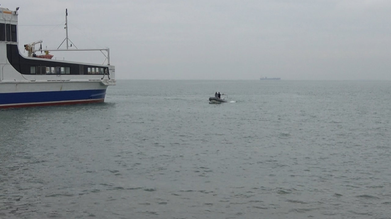 Feribot iskelesinde korkunç olay: Vatandaşlar fark etti, deniz polisi çıkardı