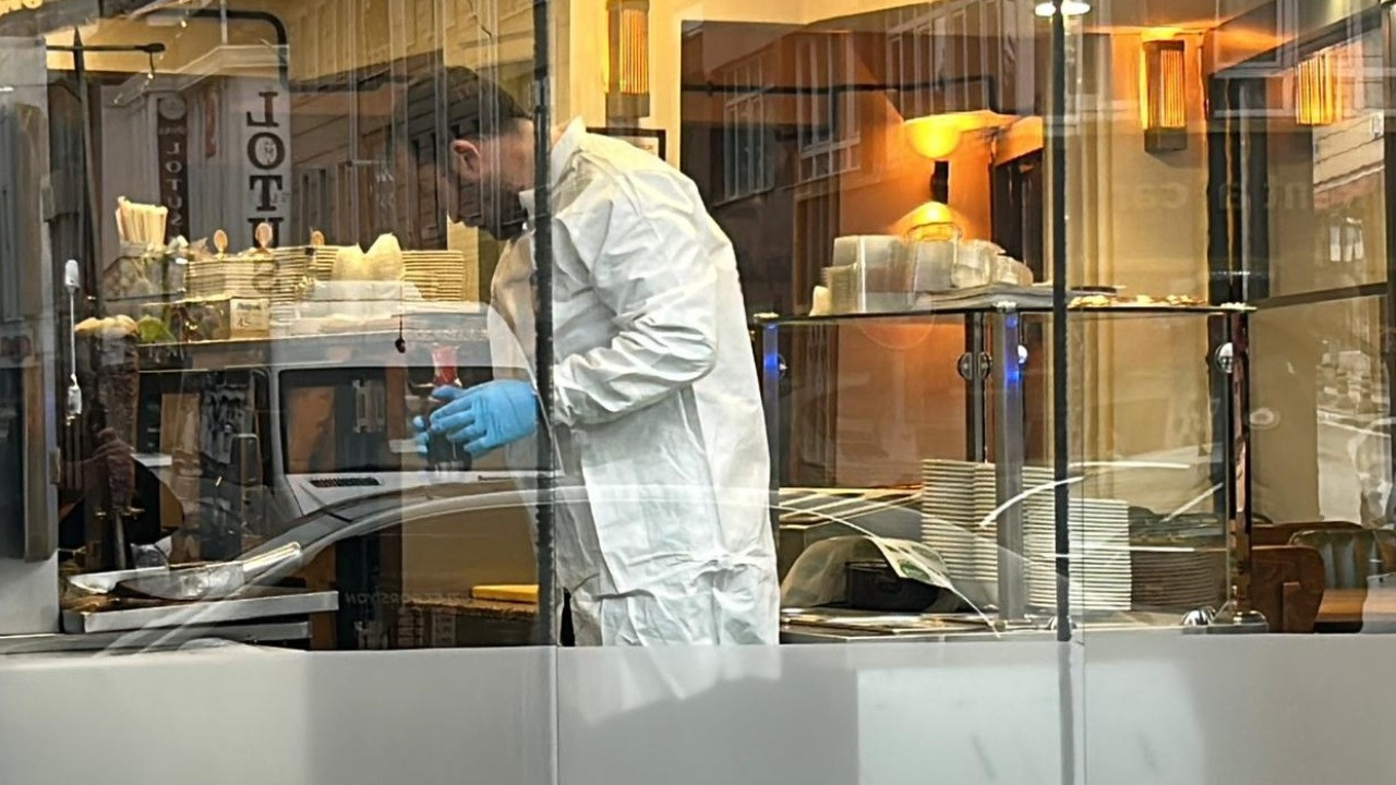 Restoranda yemek yerken husumetlisinin silahlı saldırısında yaralandı