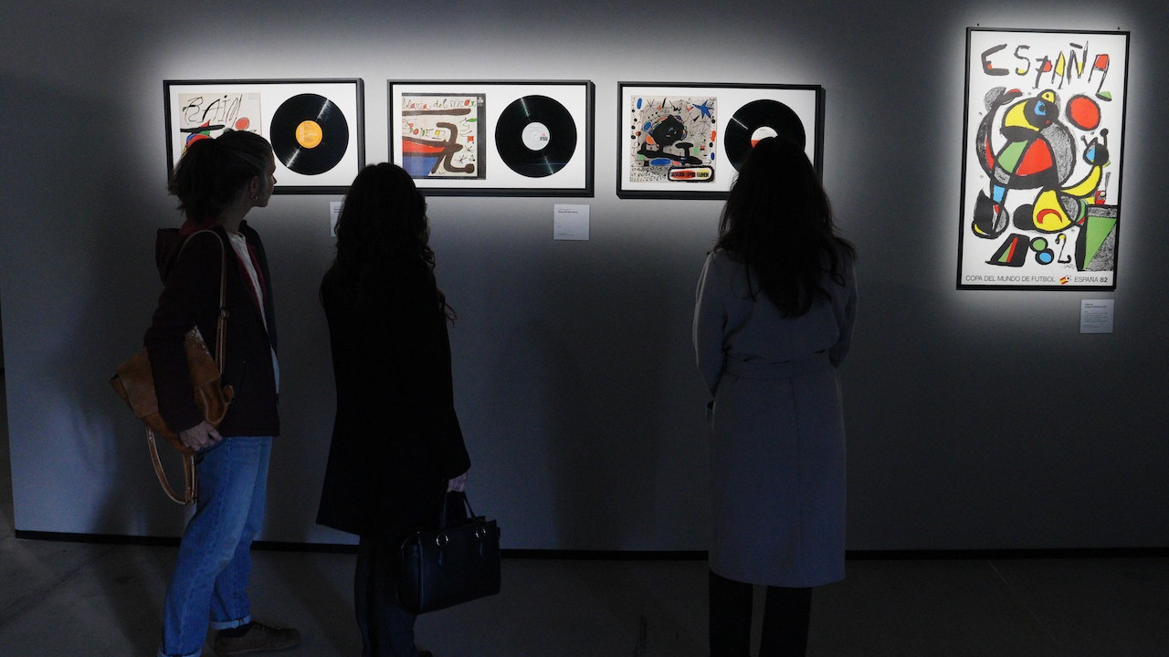 Sanat galerileri yüzde 21'lik KDV'yi protesto için kepenk kapattı