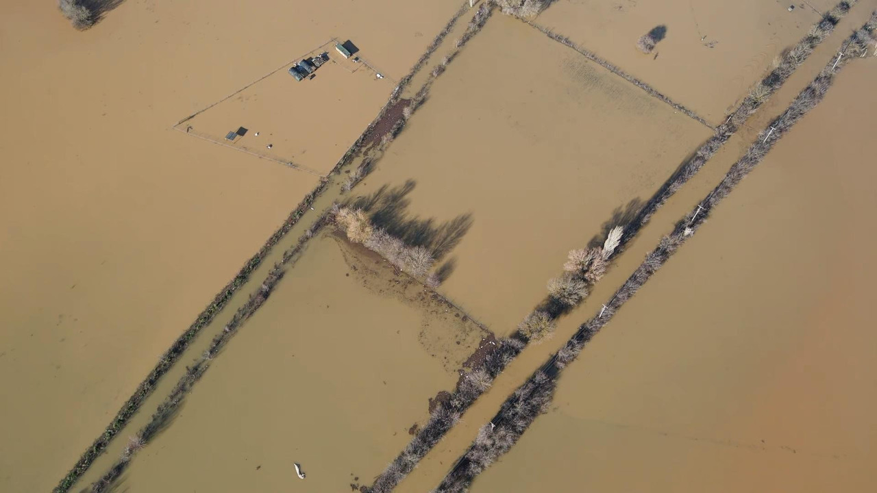 Tarlalar su altında kaldı
