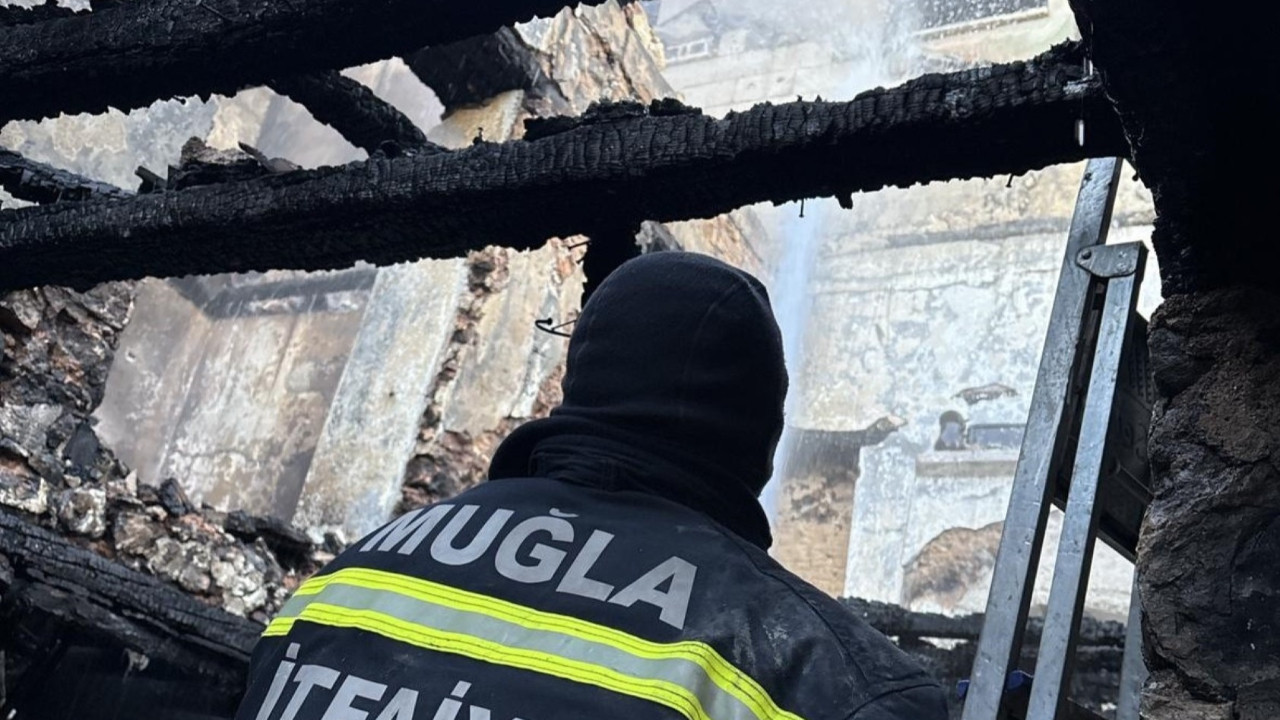 Yaşlı kadın alevlerin arasından çıkamadı