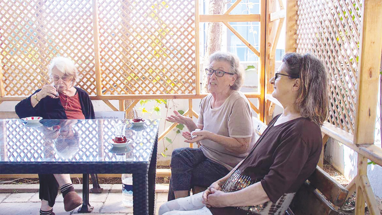 Emekliler yatacak yer arıyor, bakanlık 10 ilde konuyu inceliyor