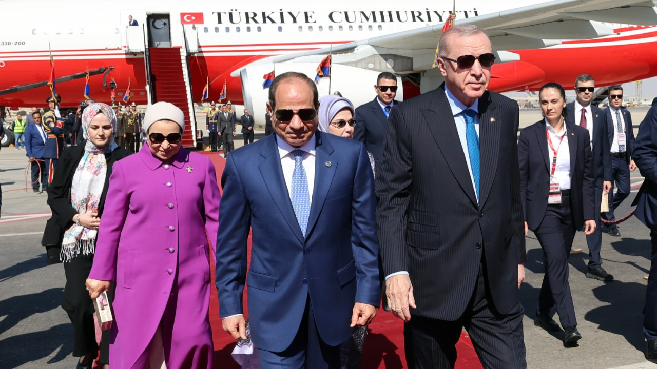 Erdoğan Mısır'da: Sisi karşıladı