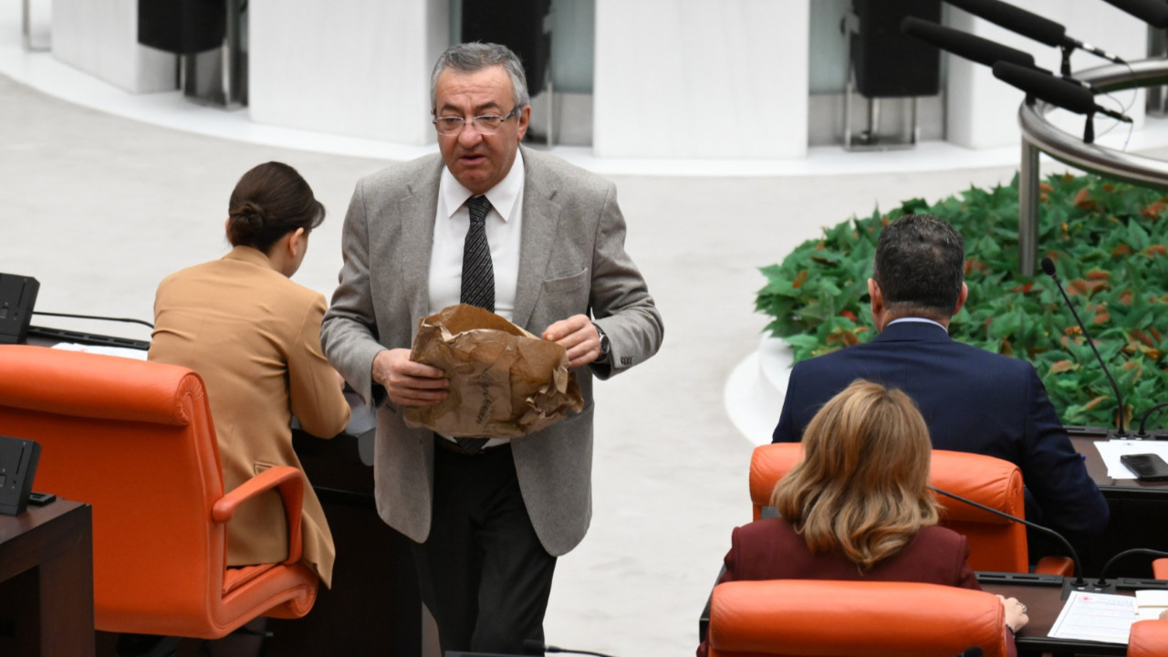 Tepkiler dinmiyor: Meclis'te dün simit bugün pide