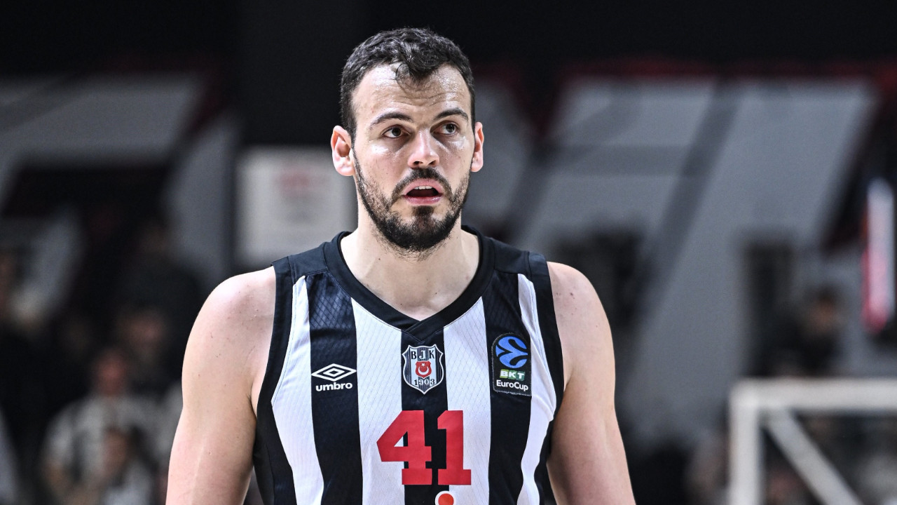 Beşiktaş’ın pivotu panyayı kırdı, kafasına 6 dikiş atıldı