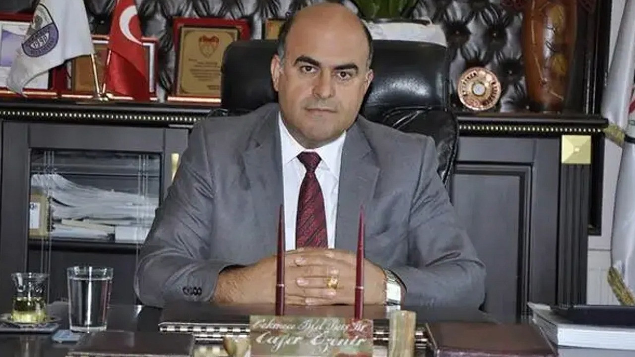 Eski belediye başkanı, oğlu tarafından baltayla öldürüldü