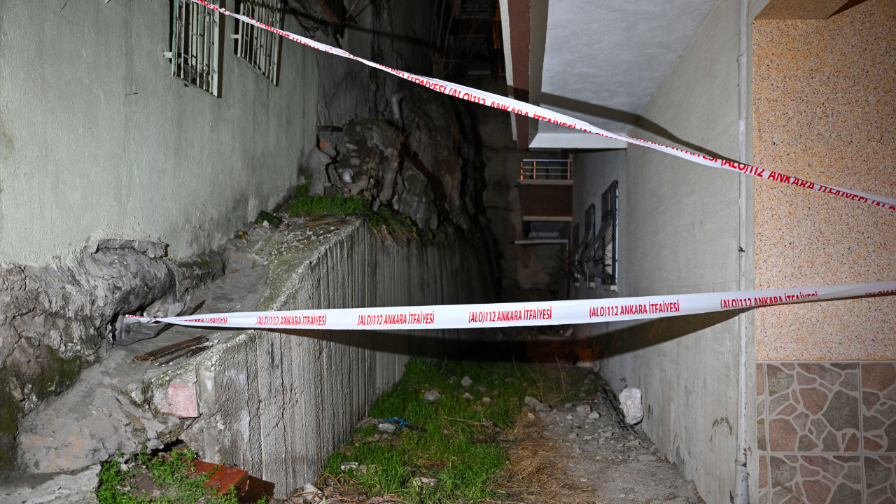 Evlerine giremiyorlar, sokakta ateş başında bekliyorlar