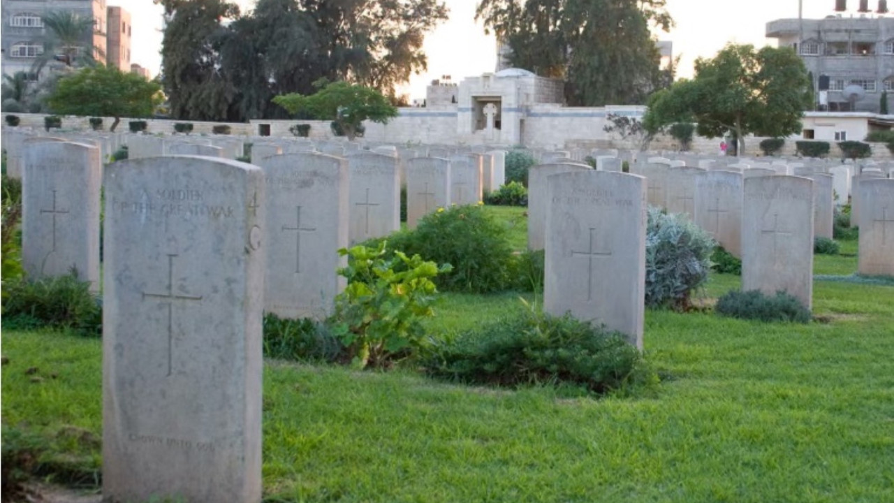 Uydu görüntüleri ortaya çıkardı: Asker mezarlarını buldozerle yok ettiler