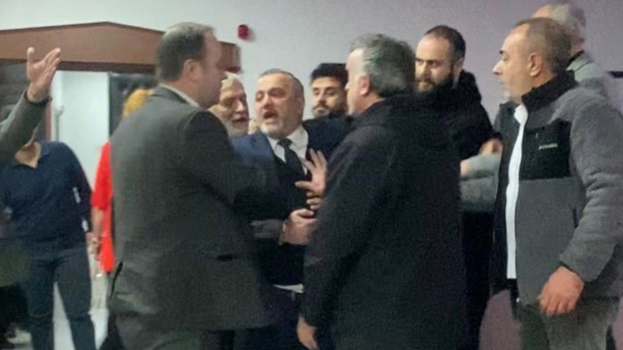 AKP'lileri rahatsız eden görüntüler: Salonu terk ettiler