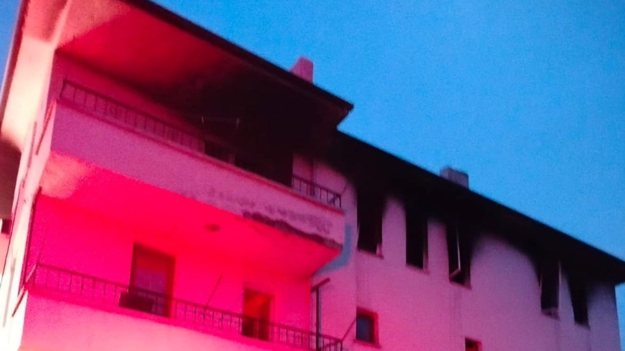 Ankara’da 3 katlı evde yangın: Mahsur kalan 1 kişi hayatını kaybetti