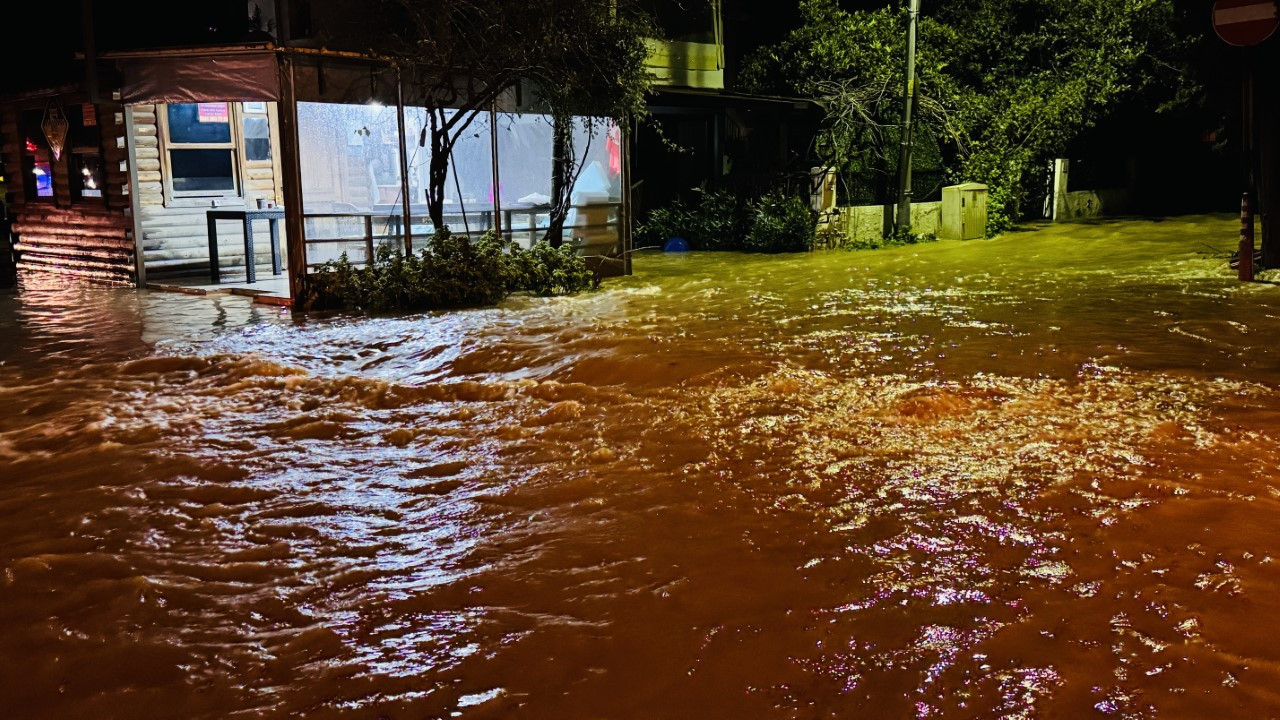 Bodrum ve Marmaris sokakları göle döndü