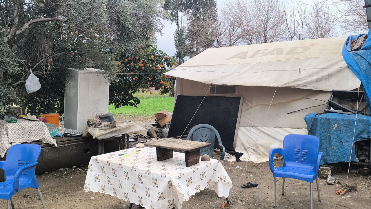 Depremin üzerinden 3 yıl geçti: Şu barakada kim yaşar?