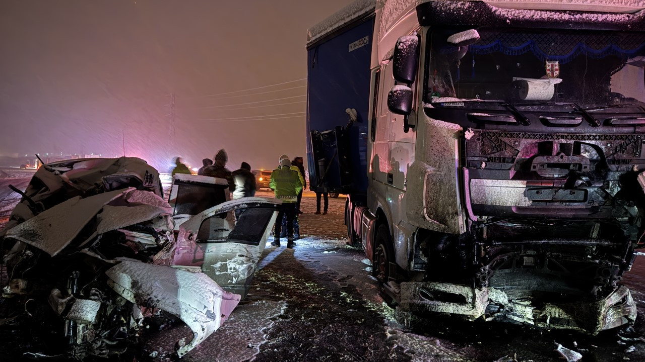 Erzurum'da feci kaza: 4 ölü
