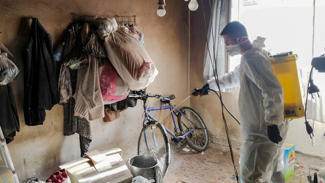 İki evden 13 kamyon çöp çıktı