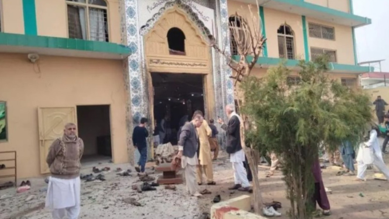 Pakistan’da camide şiddetli patlama: Çok sayıda ölü var