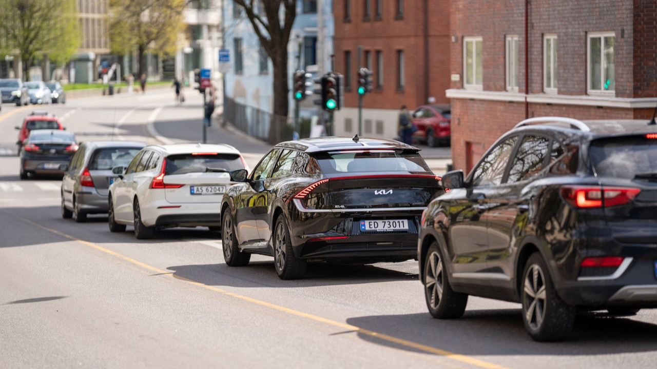 Ülkede bir ayda 7 benzinli araç satıldı