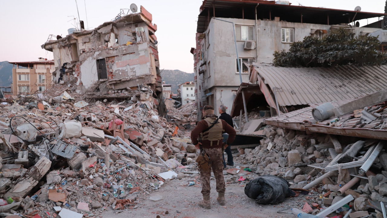 Ünlü isimlerden 6 Şubat mesajları: “Unutmadık, unutturmayacağız