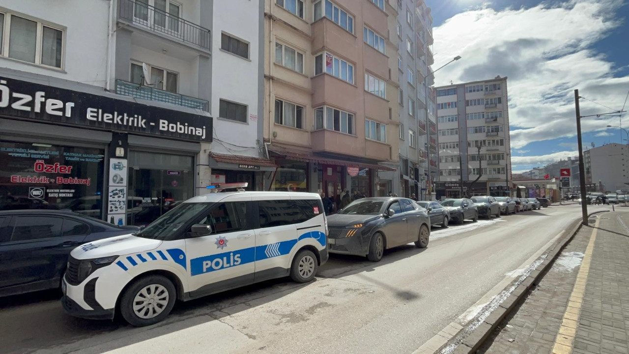 Yaşlı adam çöp evde ölü bulundu