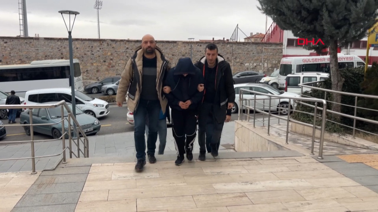 Emekli doktoru 650 bin dolar dolandırdılar