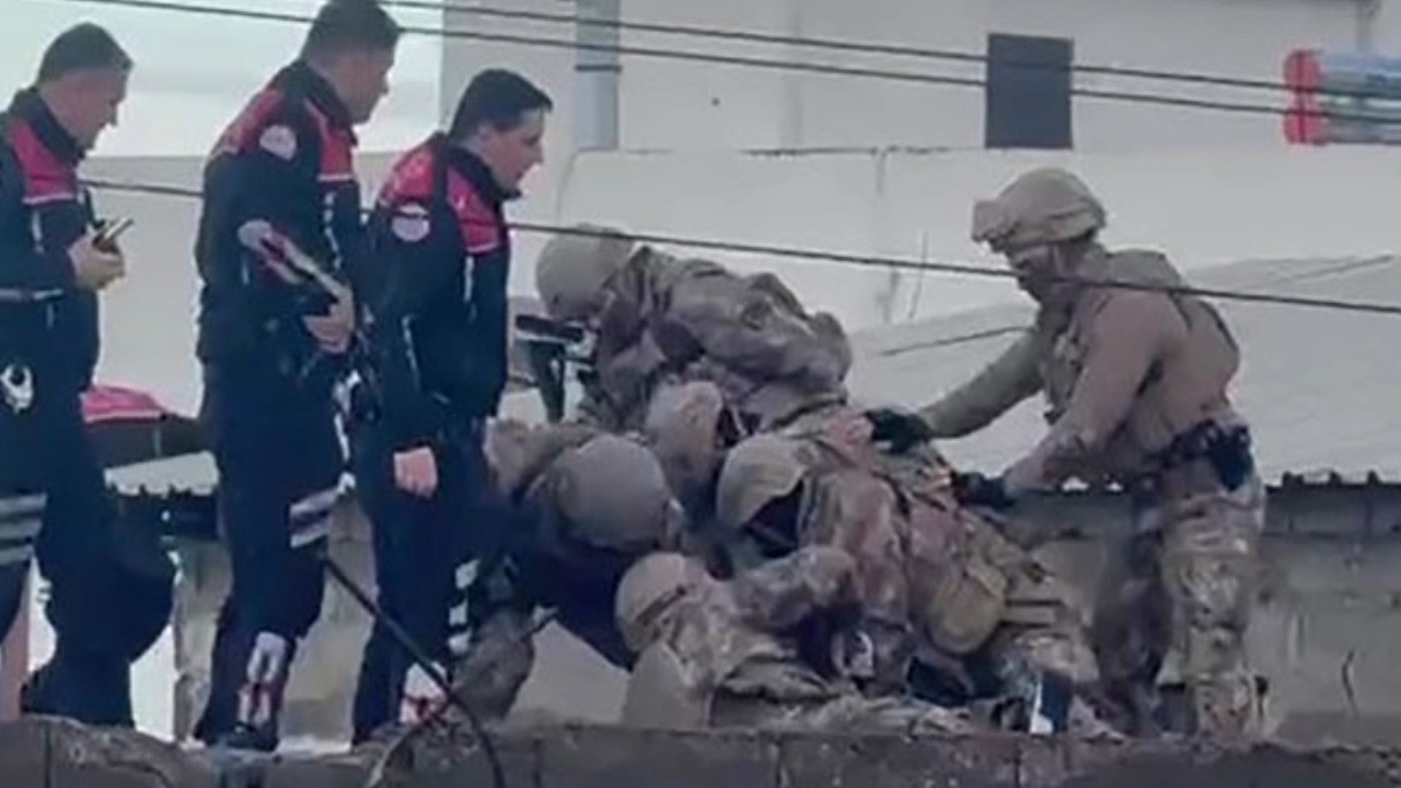 Eski iş yerini basıp 4 kişiyi vurmuştu, çatıda yakalandı