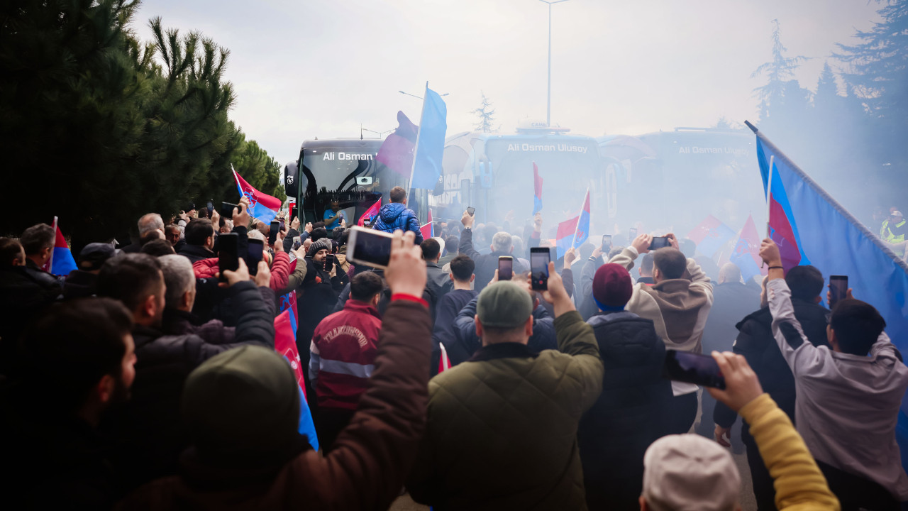 Trabzonspor yine taşlandı: Üst üste üçüncü kez!