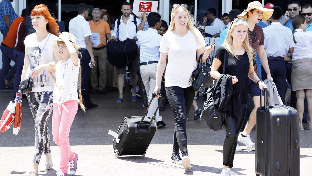 Turist Türkiye’de harcamayı kıstı