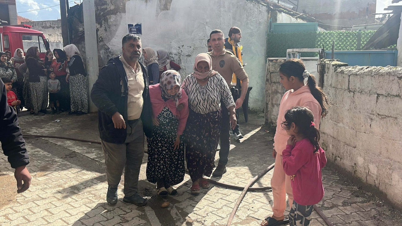 Yangında evde mahsur kaldı, komşular kurtardı