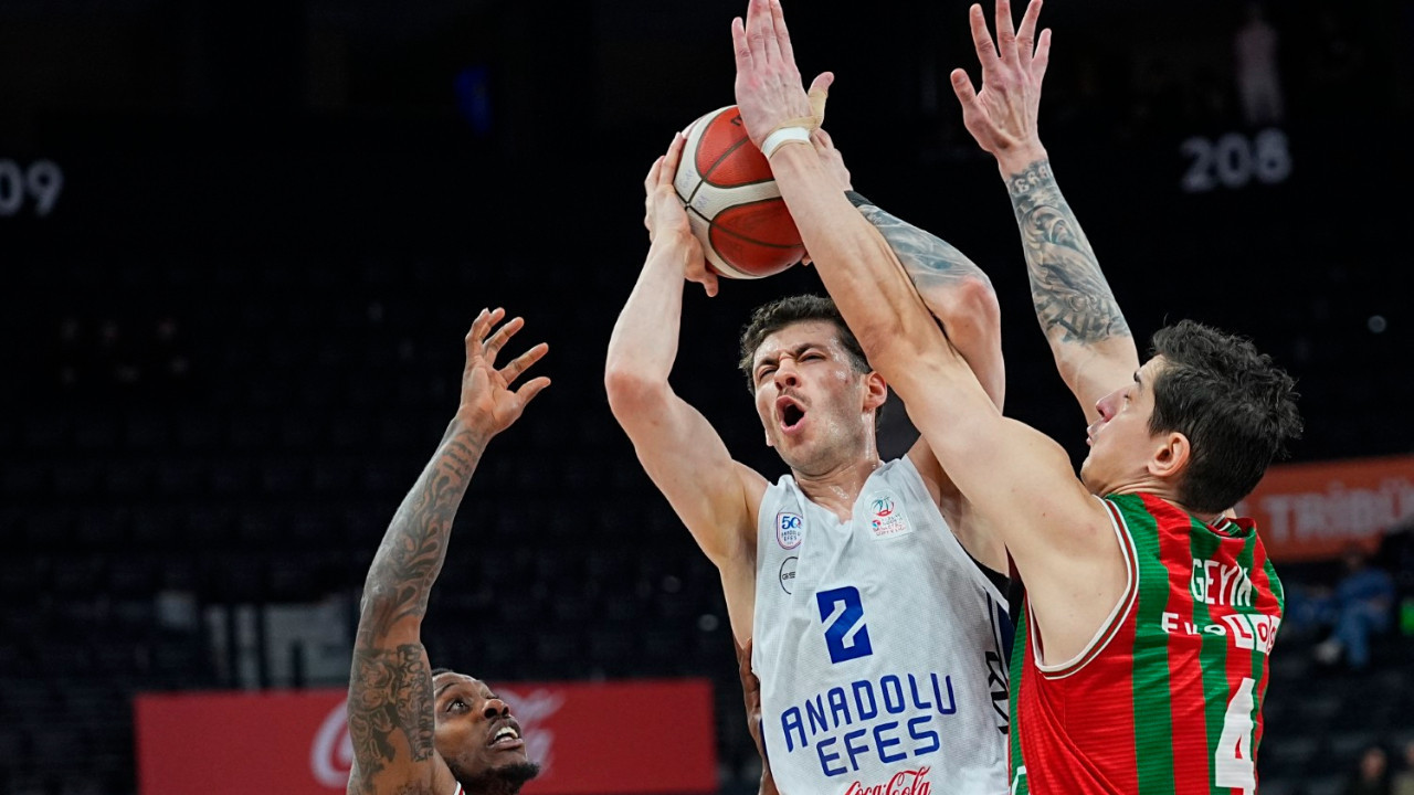 Anadolu Efes'ten Karşıyaka'ya 17 fark