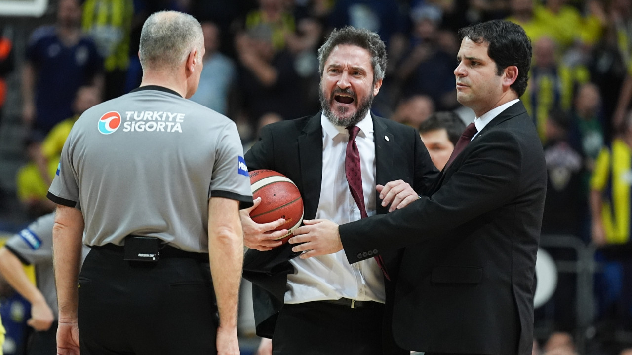 Galatasaray hakemleri yerden yere vurdu: Formsuz, yeteneksiz, yetersiz!