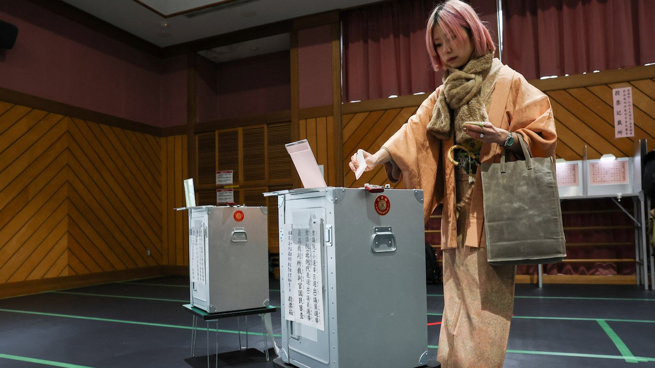 Japonya'da kritik gün: Halk sandığa gitti